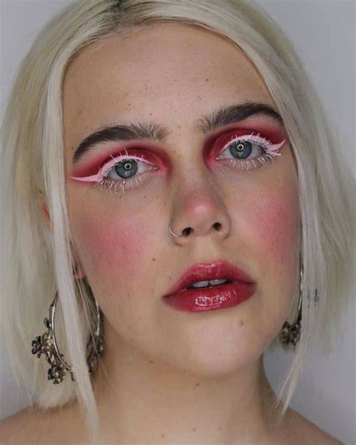blush on nose