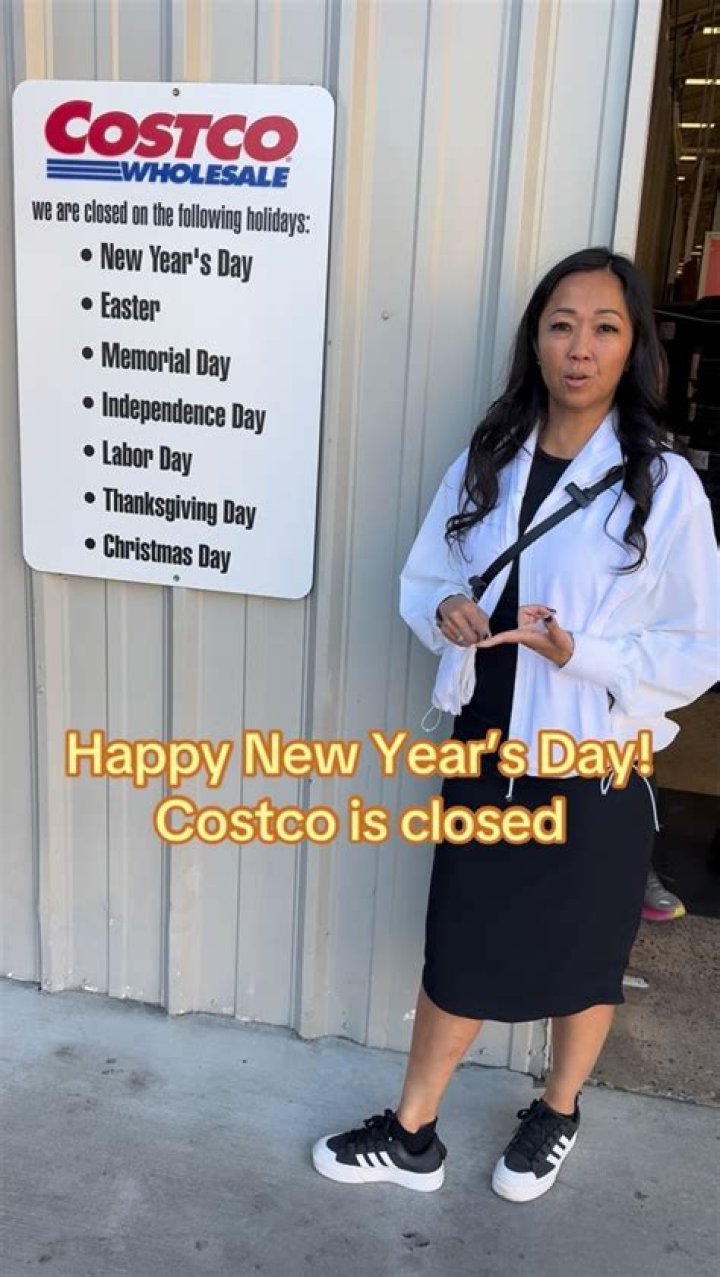 costco hours new year’s day