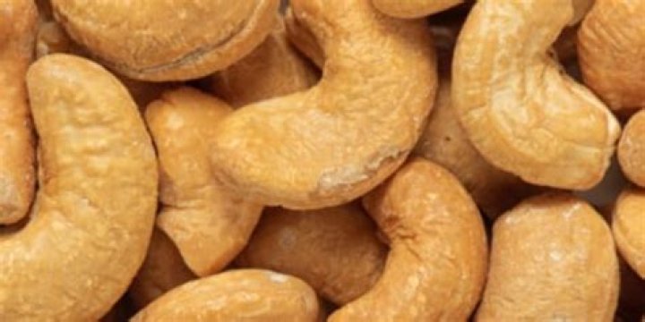 do cashews come from a fruit
