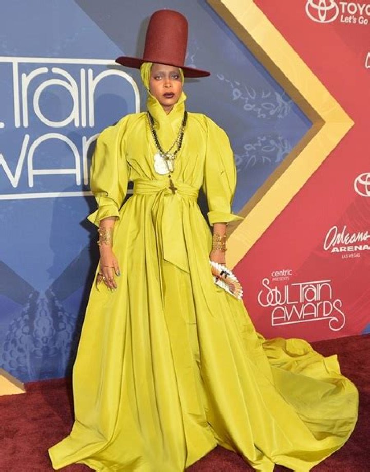 erykah badu height