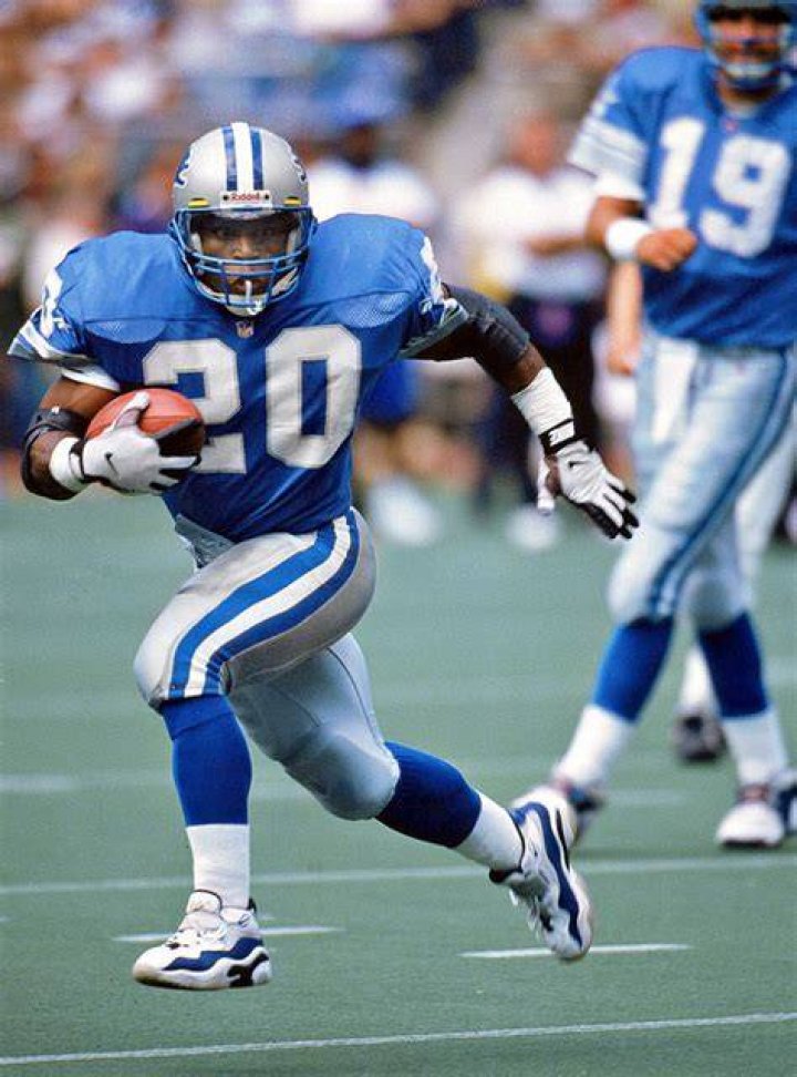 how old is barry sanders