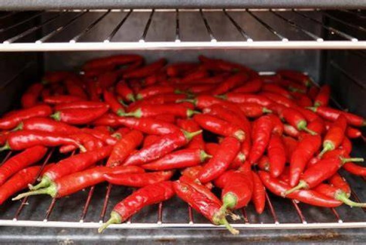 how to dry chili peppers