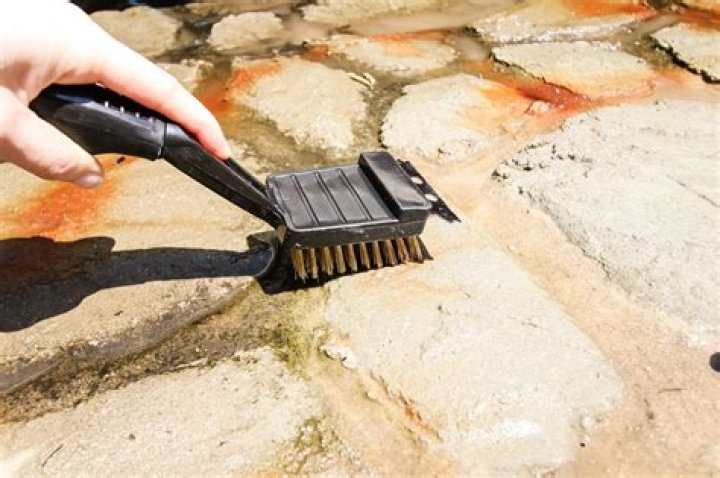 how to remove rust stains from concrete