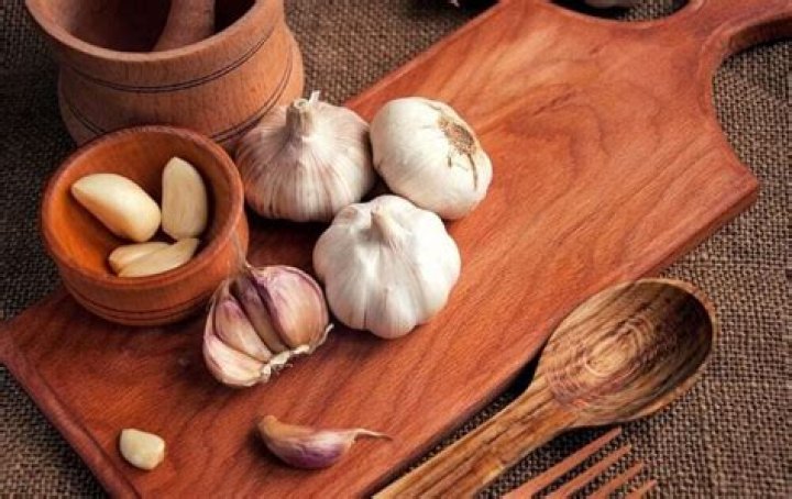 is garlic acidic