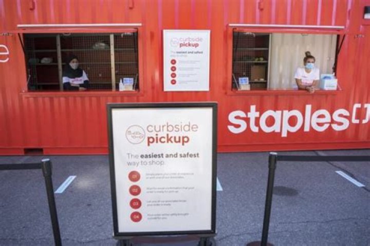 staples curbside pickup