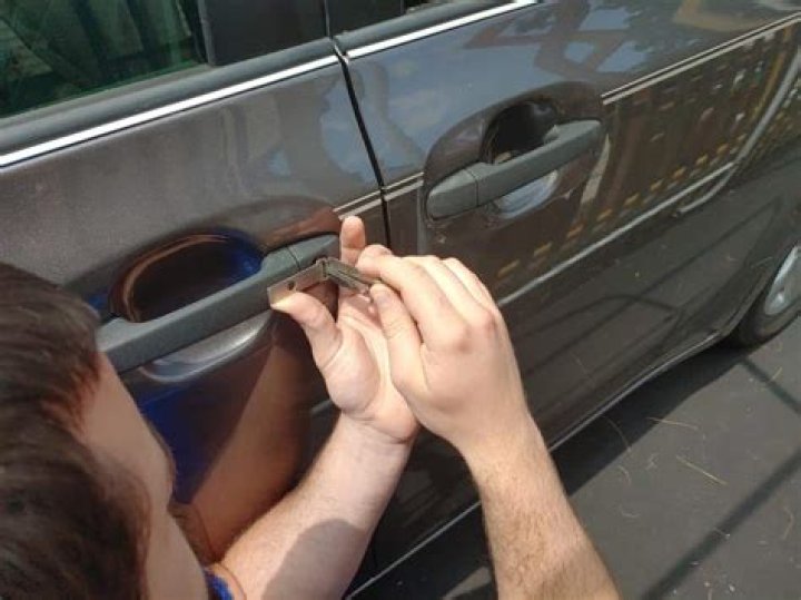 tool to unlock car door