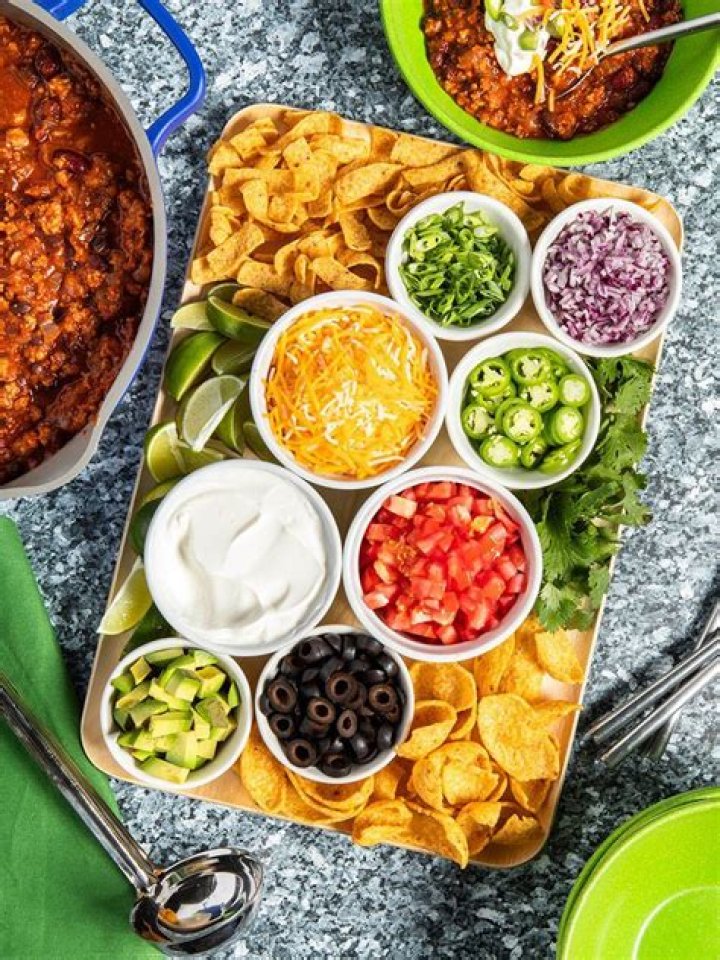 what to serve with chili at a party