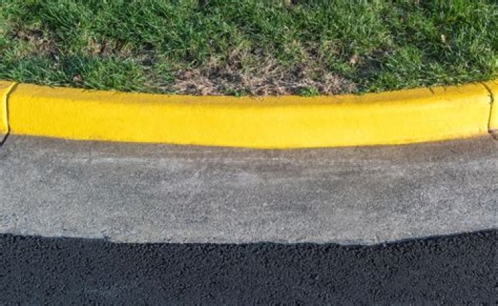 white curb meaning